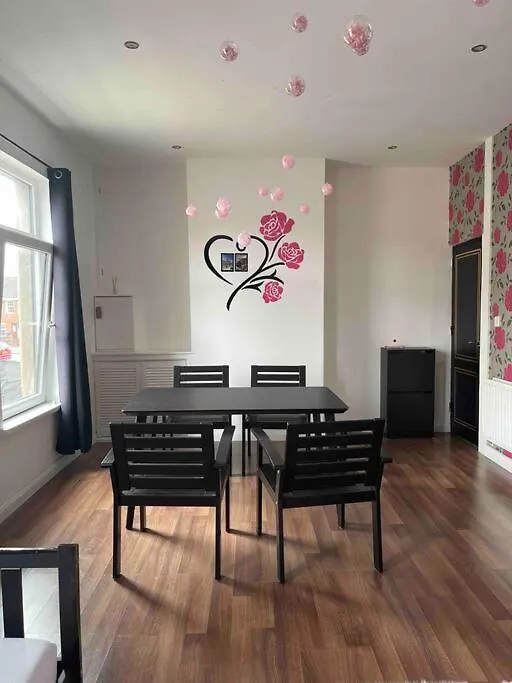 Entire Pinkapt - Free Parking - Up To 4 Guests - 3 Beds - Close To City Centre Belfast Apartment